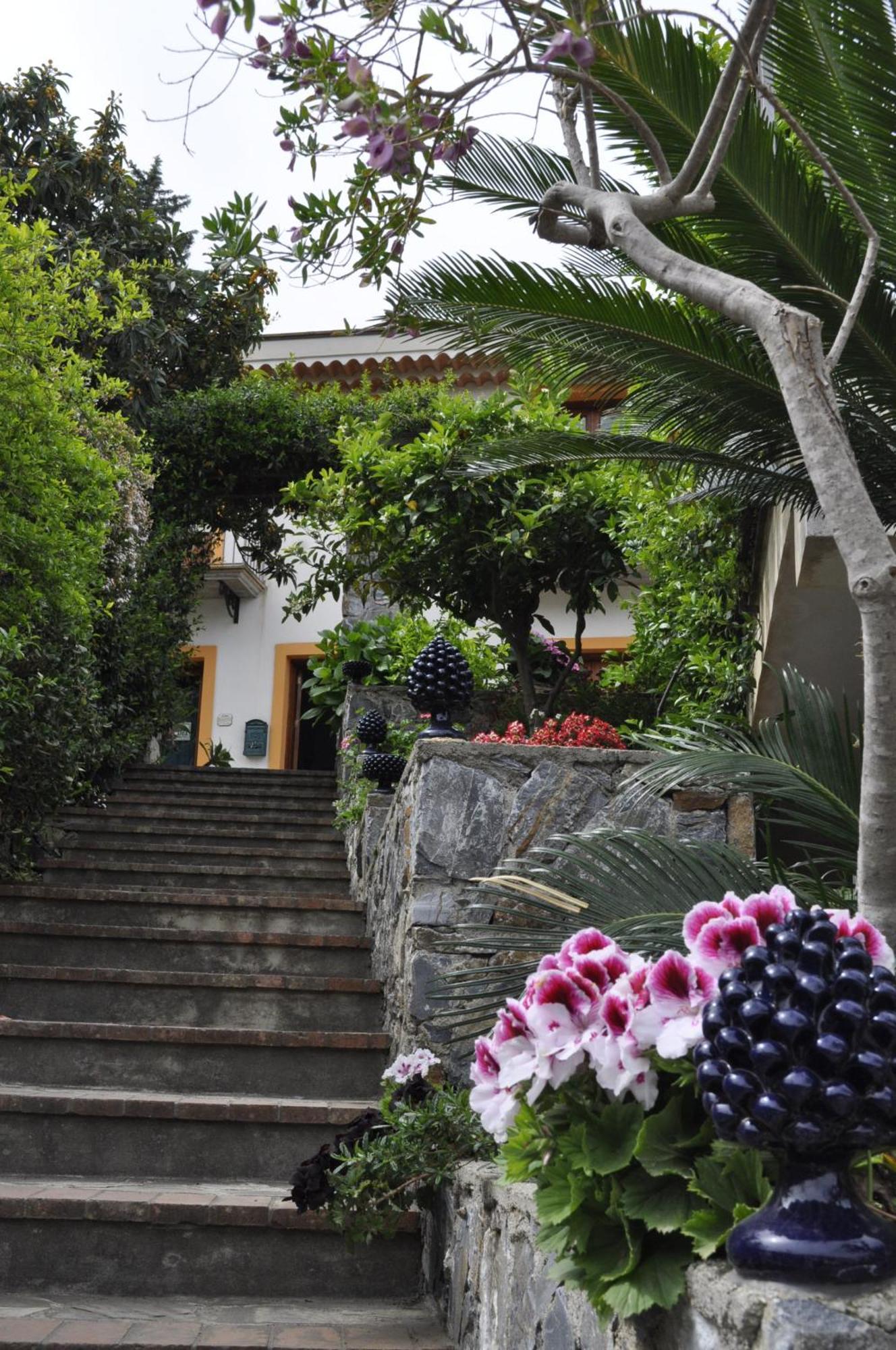 Hotel Borgo San Francesco à Gioiosa Marea Extérieur photo