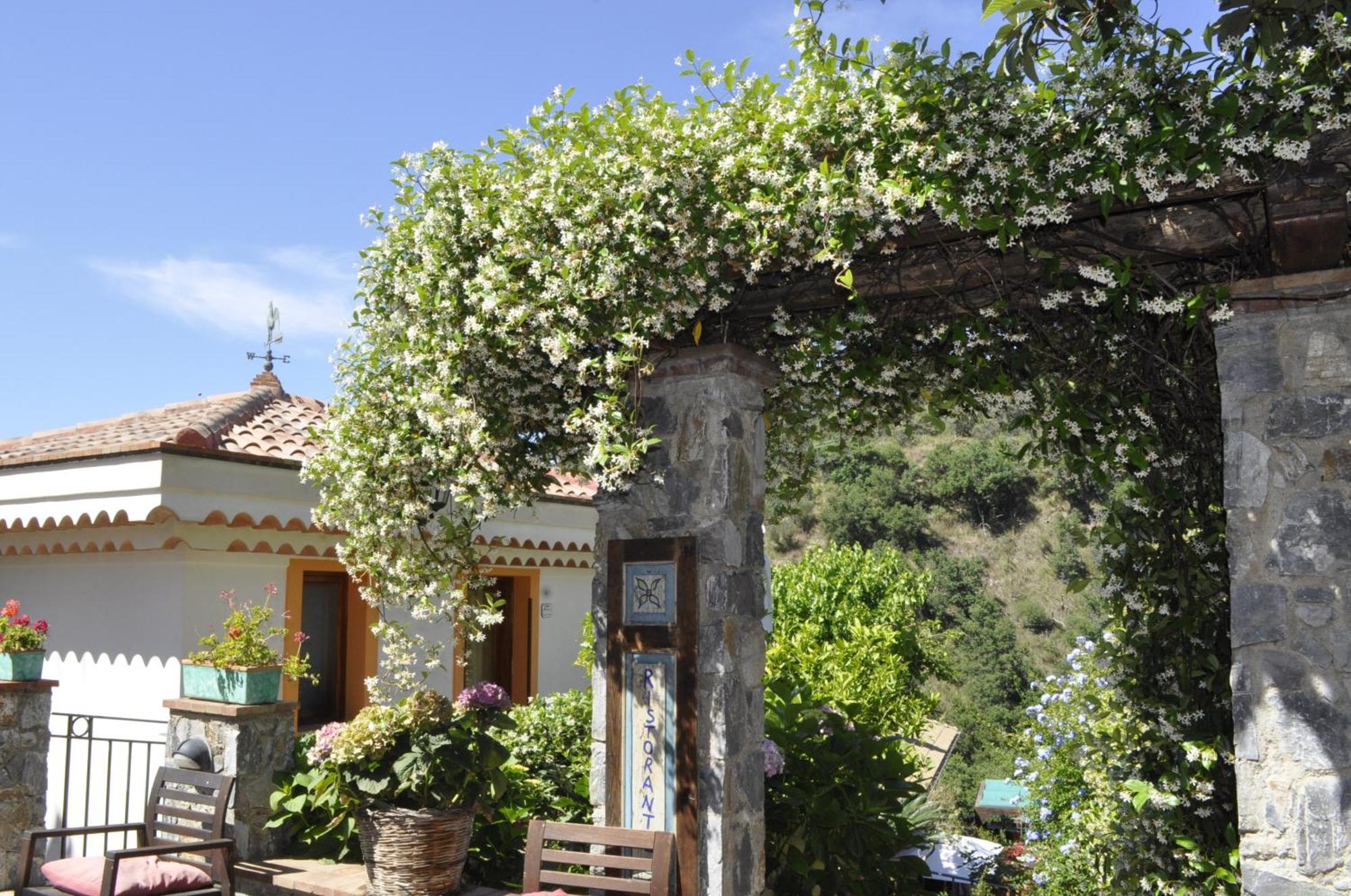 Hotel Borgo San Francesco à Gioiosa Marea Extérieur photo